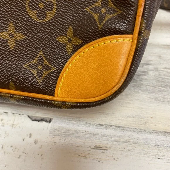 EUC Authentic 🔥 Louis Vuitton Nile crossbody - Picture 6 of 16